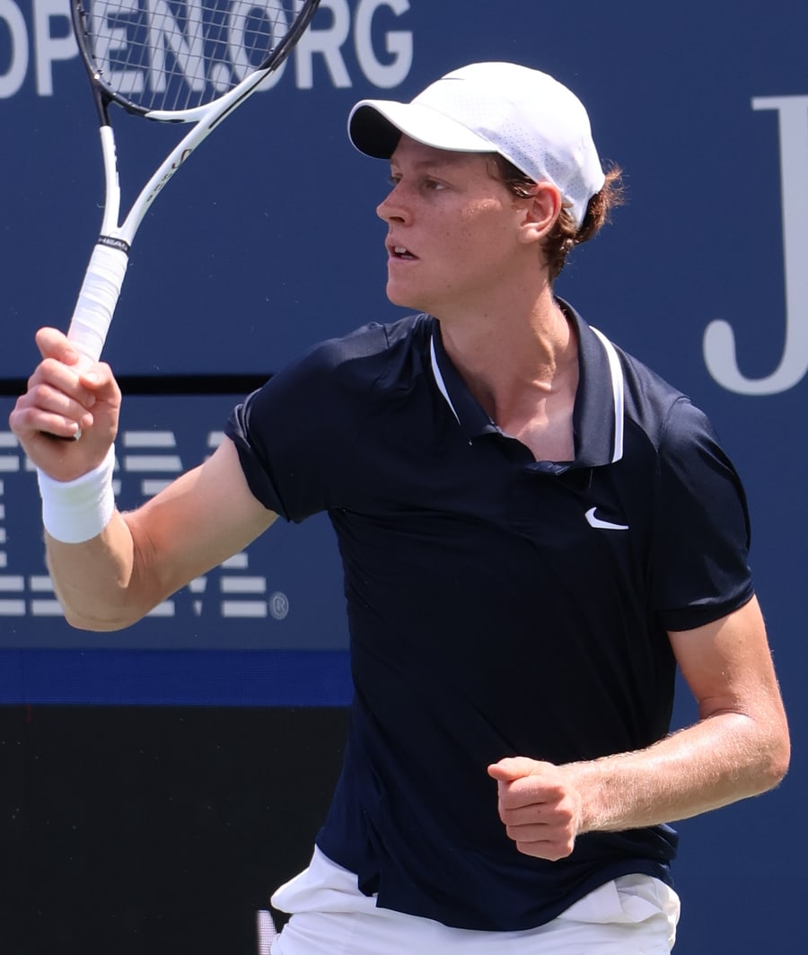 Jannik Sinner comemorando um ponto no US Open 2024