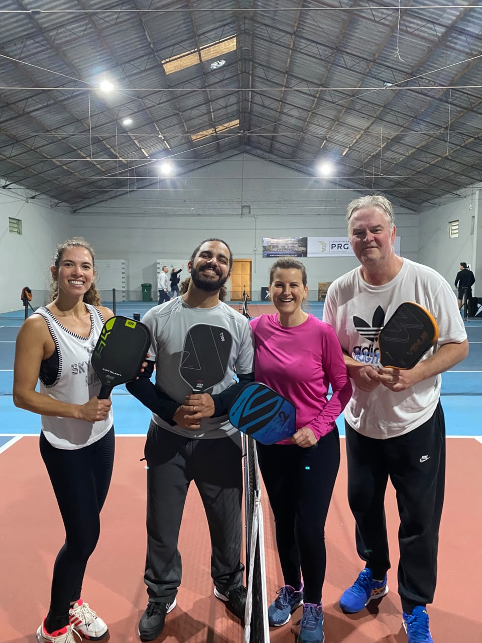 Alunos de pickleball da Ghisleni Academy no Jedai Pickleball Club